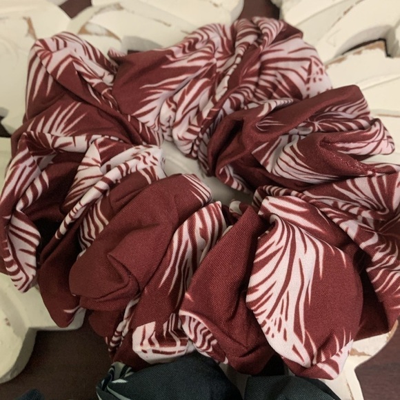 Bundle of 3 Oversized Elastic Scrunchies Burgundy, Black, Mustard Yellow NIB - Picture 8 of 8